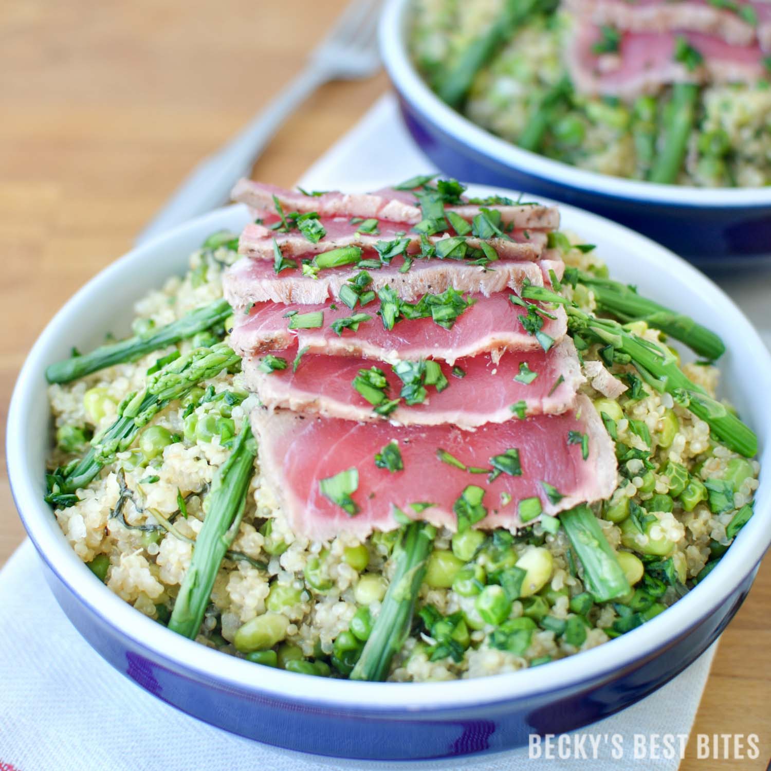 Spring Quinoa Risotto and Seared Ahi Tuna Bowls combine edamame, asparagus, sweet peas and arugula in a creamy rice dish topped with sushi quality, "thaw and serve” ahi tuna with a Garlic-Peppercorn Rub. #BBSuperFresh #Seafoodies #ad
