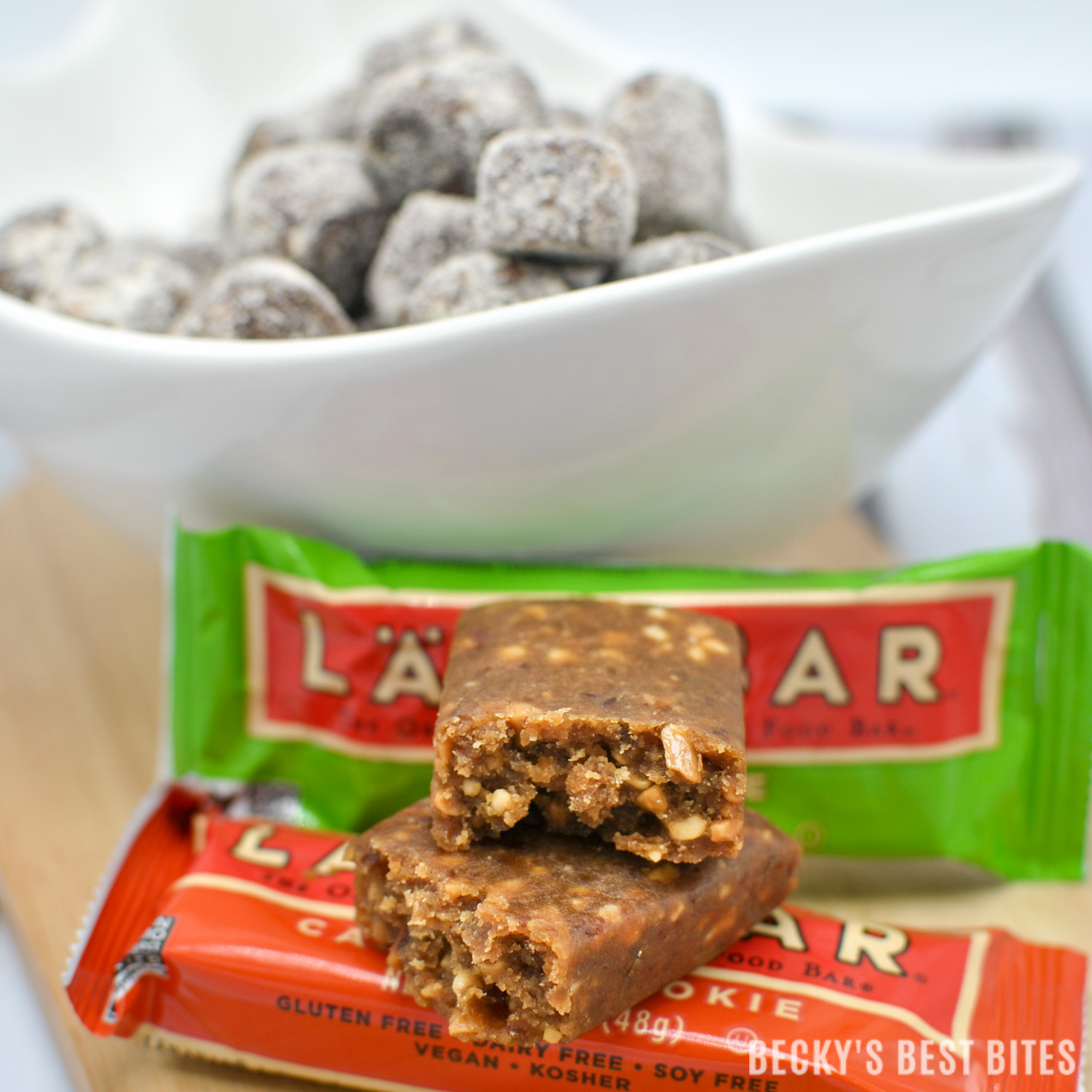 4 Healthy and Quick Snack Ideas You Can Eat On the Go! LÄRABAR products are made with only a few, recognizable ingredients, are minimally processed, and GMO free because eating real food shouldn't be so hard! | beckysbestbites.com @larabar #ad